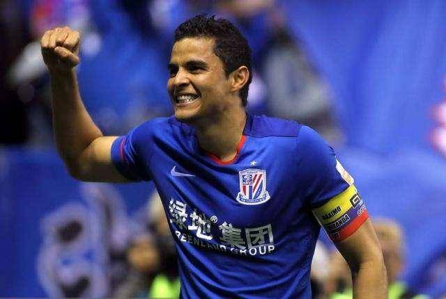  曼城队长费尔南迪尼奥赛季末离队  