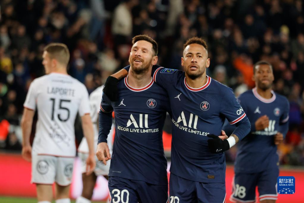  法甲第X轮，巴黎圣日耳曼主场逆转里昂  